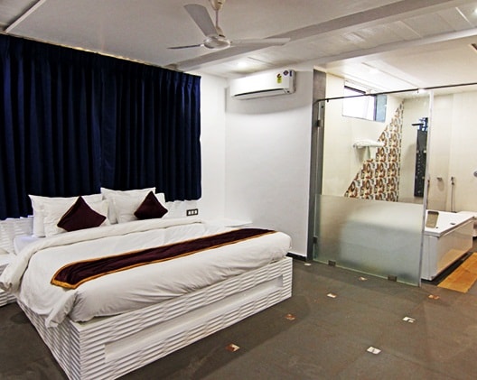 Best Hotel in Mahabaleshwar for family at  Forest County Resort Tagetes Rooms, Tapola Road , Mahabaleshwar